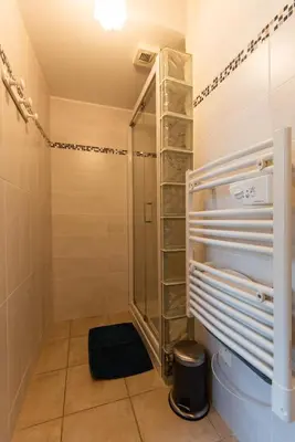 Salle de bains dans l'établissement gite montreuil le henri 2 pers