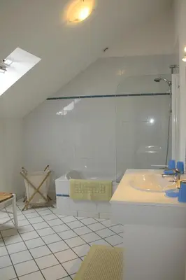 Salle de bains dans l'établissement Gîte du Moulin de Montrésor