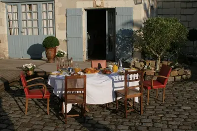 Restaurant ou autre lieu de restauration dans l'établissement Les Douves