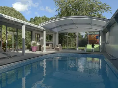 Piscine de l'établissement La Roulotte du Domaine de Meigné ou située à proximité