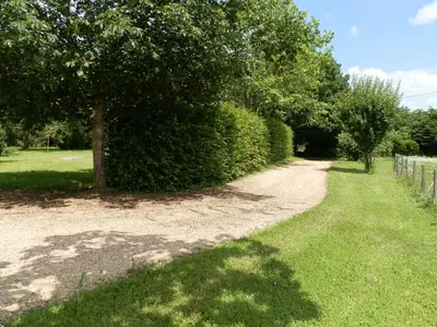 Jardin de l'établissement La Roulotte du Domaine de Meigné