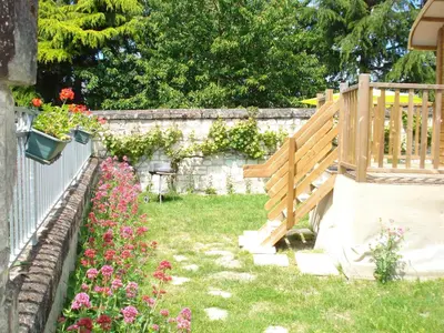 Jardin de l'établissement Les Roulottes de Cuzay