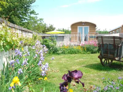 Jardin de l'établissement Les Roulottes de Cuzay