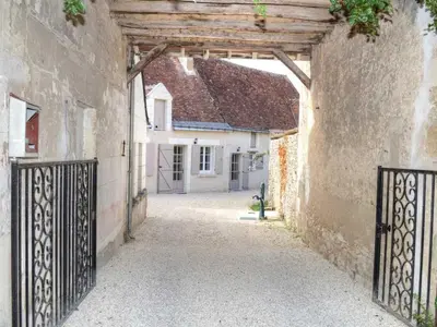 Plan de l'établissement Maison de plain-pied, cour et jardin privé, proche sites touristiques, idéale familles ou amis - FR-1-381-480
