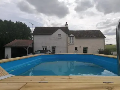 Piscine de l'établissement Gîte avec jardin clôturé et poêle à bois en Touraine - FR-1-381-481 ou située à proximité