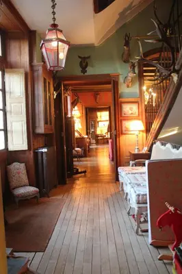 Coin salon dans l'établissement Château d'Hodebert
