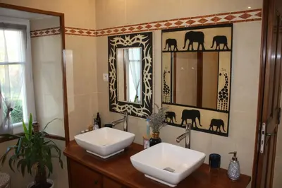 Salle de bains dans l'établissement La Douce France Trianon