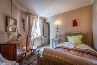 Un ou plusieurs lits dans un hébergement de l'établissement Chambres d'Hôtes Manoir de Montecler