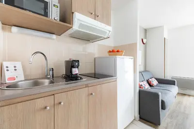Cuisine ou kitchenette dans l'établissement Appart'City Confort Le Mans Centre