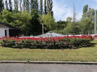 Jardin de l'établissement CHAMBRE INDEPENDANTE DANS UN PARC