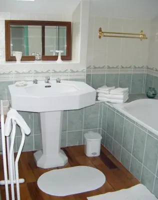 Salle de bains dans l'établissement Chambres d'hôtes Le Pont Romain