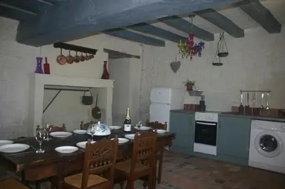 Cuisine ou kitchenette dans l'établissement L'ancienne cave