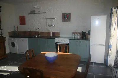 Cuisine ou kitchenette dans l'établissement L'ancienne cave