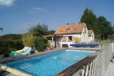 Piscine de l'établissement Maison prés du Circuit 24H du Mans ou située à proximité