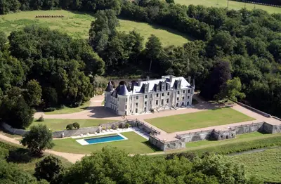 Piscine de l'établissement Chateau des Arpentis ou située à proximité