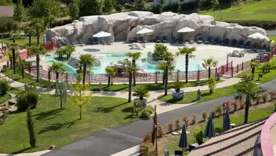 Piscine de l'établissement Les Pagodes de Beauval ou située à proximité