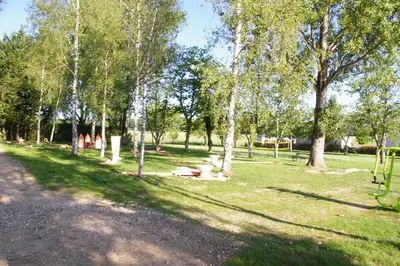 Jardin de l'établissement BVCO LOCATIONS PROCHE CHATEAUX ET BEAUVAL DANS LE LOIR et CHER