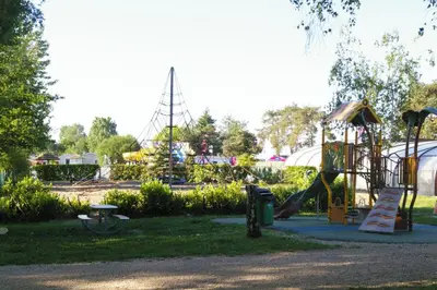 Jardin de l'établissement BVCO LOCATIONS PROCHE CHATEAUX ET BEAUVAL DANS LE LOIR et CHER