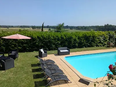 Piscine de l'établissement La Roche Bellevue ou située à proximité