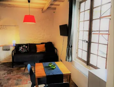 Coin salon dans l'établissement Appartement spacieux avec une vue sur Tours ( 38m²) -Gite de Bellevue
