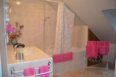 Salle de bains dans l'établissement LA MAISON DU PECHEUR