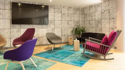 Télévision ou salle de divertissement dans l'établissement Campanile Tours Nord
