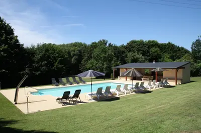 Piscine de l'établissement Wisteria Gite ou située à proximité