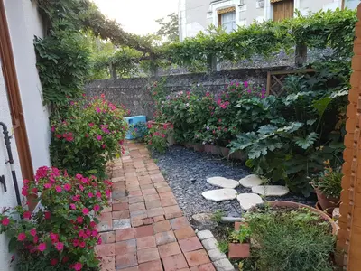 Jardin de l'établissement L'intervalle des 18 châteaux