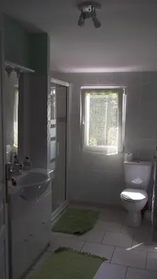 Salle de bains dans l'établissement Gite Halia beauval