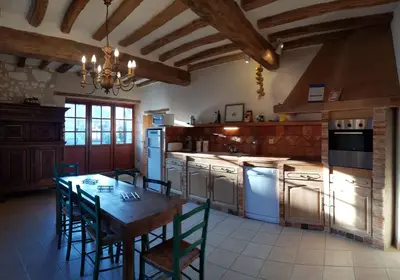 Cuisine ou kitchenette dans l'établissement Château de Salvert - 4 Gîtes - 32 personnes