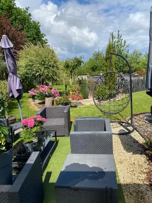 Jardin de l'établissement Chez Christophe et Cécile sur le circuit des 24 heures du Mans