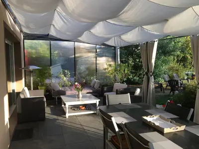 Coin salon dans l'établissement Chez Christophe et Cécile sur le circuit des 24 heures du Mans