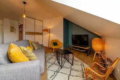 Télévision ou salle de divertissement dans l'établissement Happy Cocoon - Immersion au centre historique