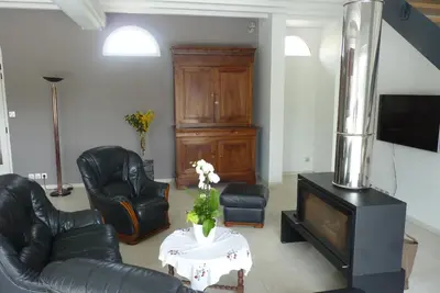 Télévision ou salle de divertissement dans l'établissement Jolie Maison de Campagne en pierre de tuffeau
