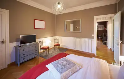 Télévision ou salle de divertissement dans l'établissement Appartements Plantagenet - Le 33