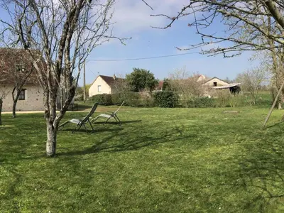 Jardin de l'établissement Gîte de charme du XVIIIe avec jardin, proche des châteaux et vignobles de Touraine, équipements inclus - FR-1-381-365
