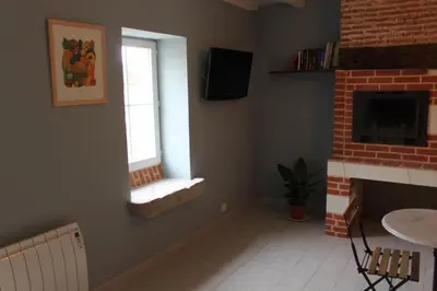 Télévision ou salle de divertissement dans l'établissement Domaine de Praline Paprika