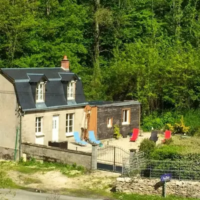 Maison accueillante à Bléré avec cheminée et terrasse