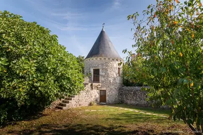 Jardin de l'établissement Le vieux château de Hommes