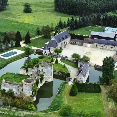 Le vieux château de Hommes