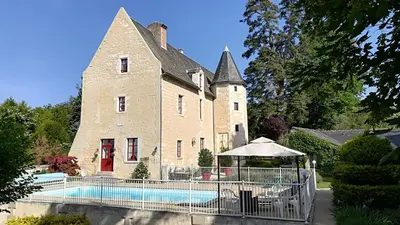 Piscine de l'établissement Chinon Manoir de l'Abbaye ou située à proximité