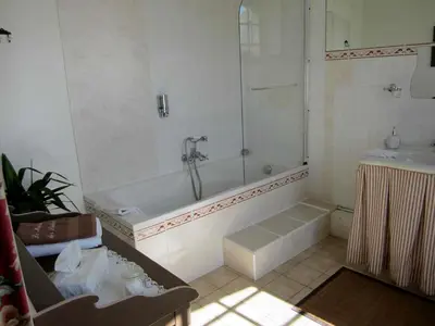 Salle de bains dans l'établissement Chambre d'Hôtes Le Moulin des Landes
