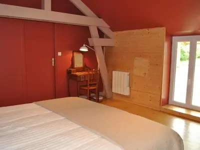 Un ou plusieurs lits dans un hébergement de l'établissement Maison de Vigneron Restaurée avec Jardin Clos, Équipement Complet, au Cœur d'une Forêt - FR-1-381-218
