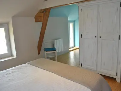 Un ou plusieurs lits dans un hébergement de l'établissement Maison de Vigneron Restaurée avec Jardin Clos, Équipement Complet, au Cœur d'une Forêt - FR-1-381-218