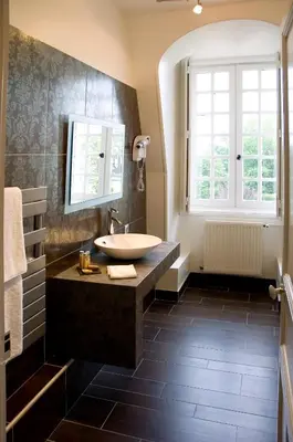 Salle de bains dans l'établissement Château de Beaulieu et Magnolia Spa, The Originals Relais