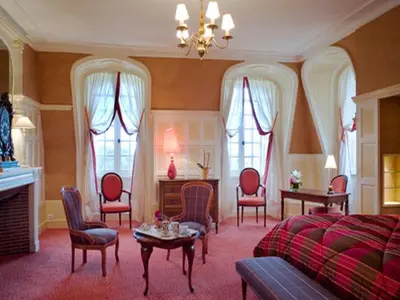 Coin salon dans l'établissement Château de Beaulieu et Magnolia Spa, The Originals Relais