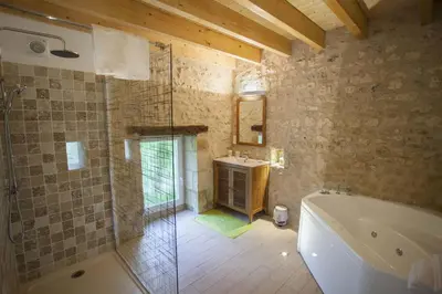 Salle de bains dans l'établissement Manoir de la Blonnerie