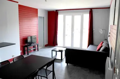 Coin salon dans l'établissement Maison charmante à Saint-Patrice avec jardin privé