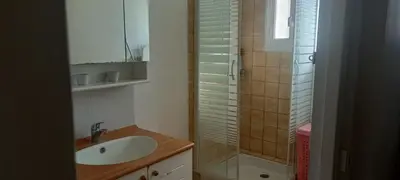 Salle de bains dans l'établissement Belin