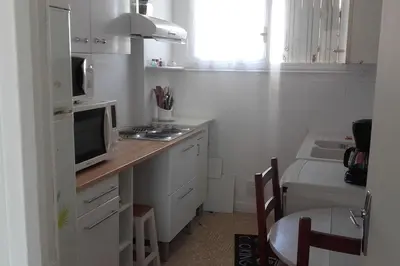 Cuisine ou kitchenette dans l'établissement Belin